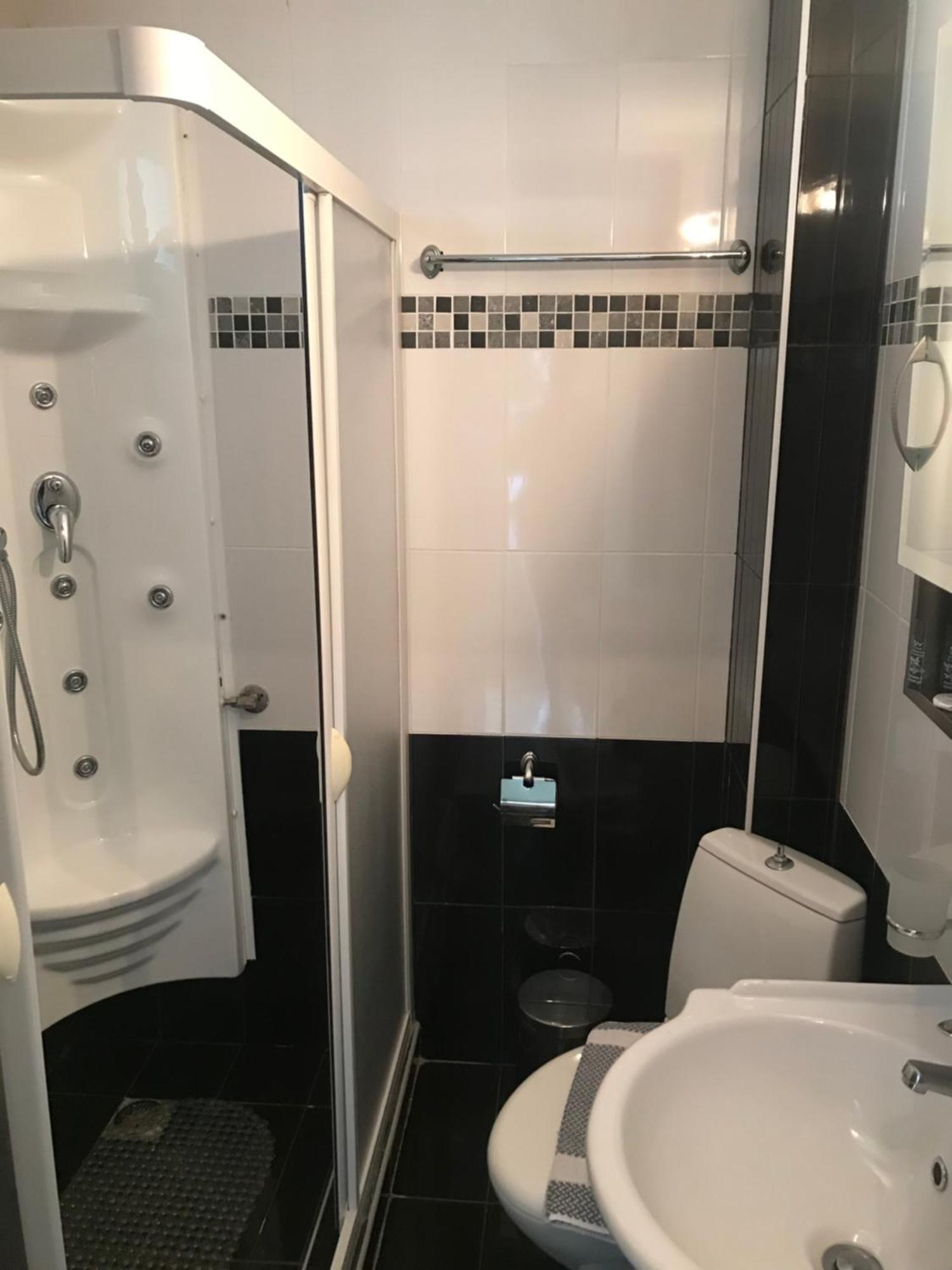 Enastron Hotel Като-Лутраки Экстерьер фото