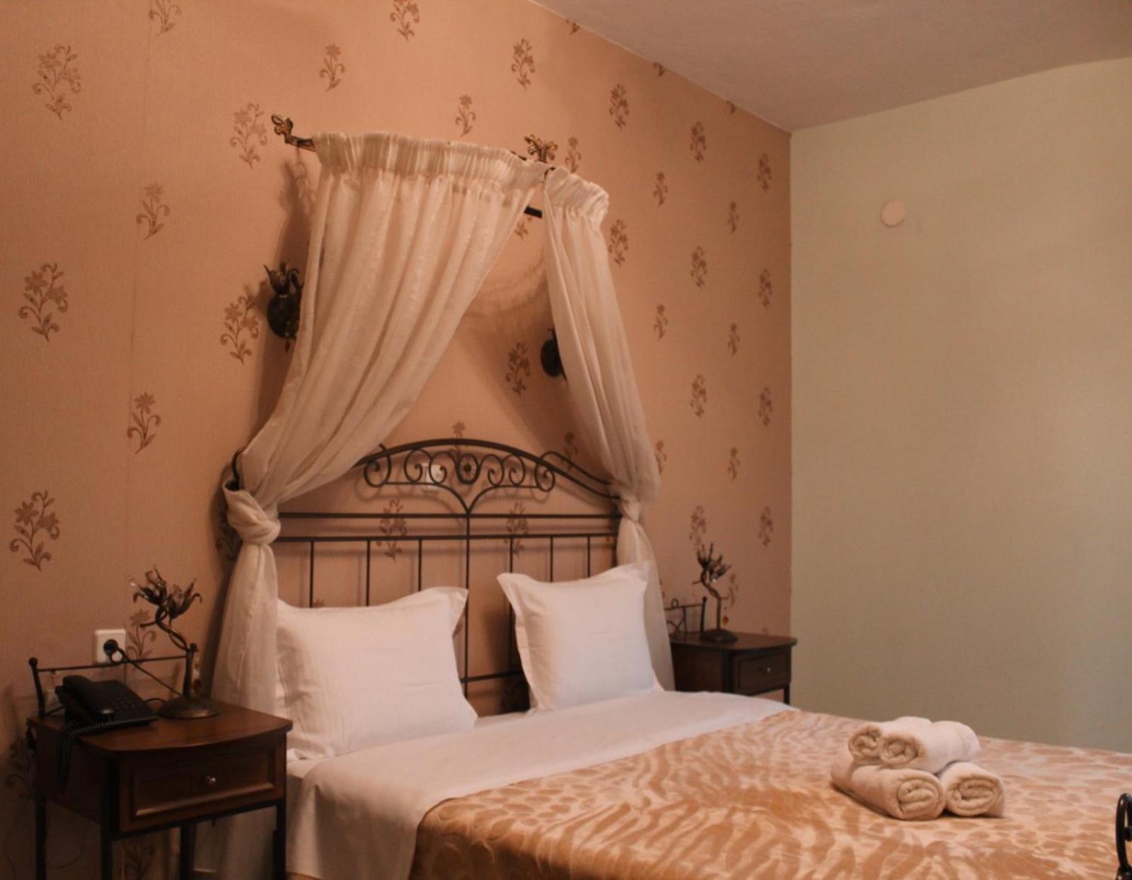 Enastron Hotel Като-Лутраки Экстерьер фото
