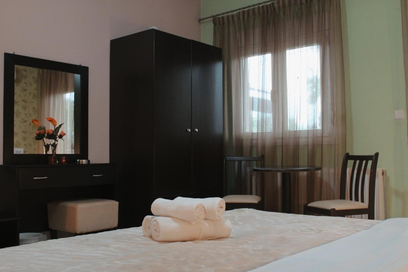 Enastron Hotel Като-Лутраки Экстерьер фото